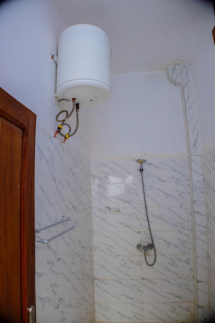 Appartement 1 - Salle de bain moderne avec douche